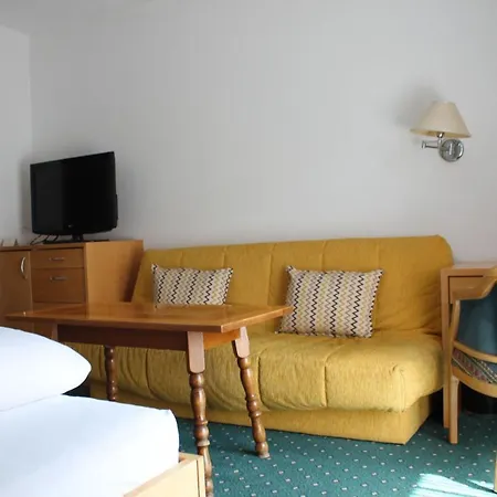 Wanderhotel Garni Cresta Couette-café Schruns